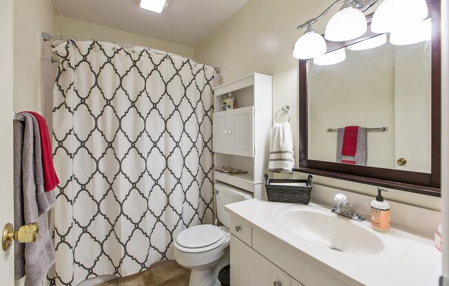2 beds, 1 bath, 830 sqft, $1,000, Unit 600-3C