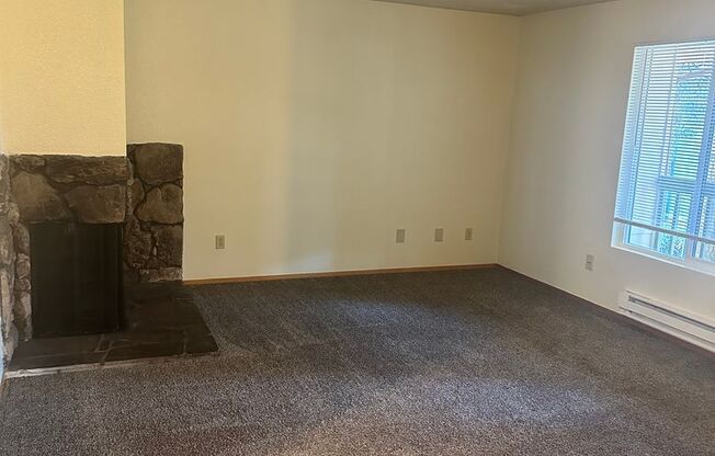 2 beds, 1 bath, 920 sqft, $1,500, Unit 7537-03