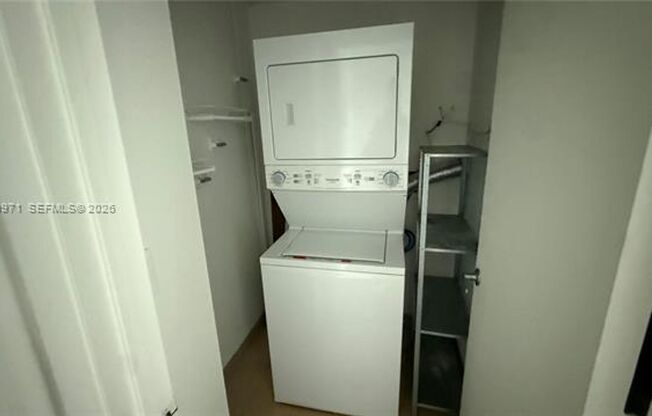2 beds, 2 baths, 1,180 sqft, $4,000, Unit 1900 N Bayshore Dr # 1911