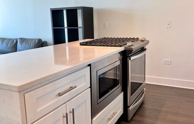 2 beds, 2 baths, $3,200, Unit UNIT 1107