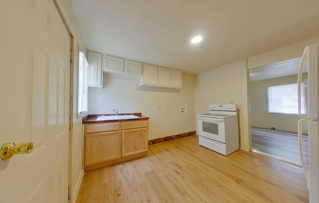 2438 S Holyoke