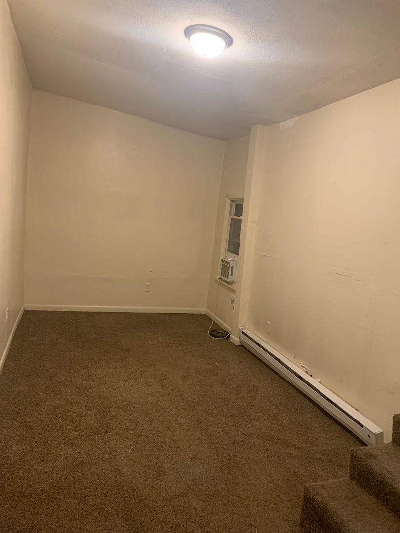 2nd Floor 1 Bedroom Apartment-West End of York City