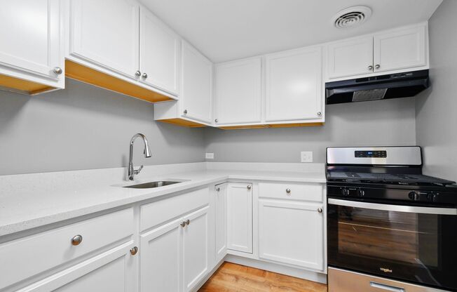 3 beds, 1 bath, 1,100 sqft, $1,860, Unit 3131-103
