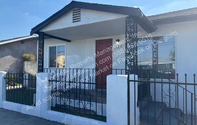 118-120 E Century Blvd