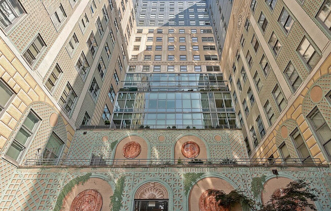 1 bed, 1 bath, 747 sqft, $5,500, Unit 8R