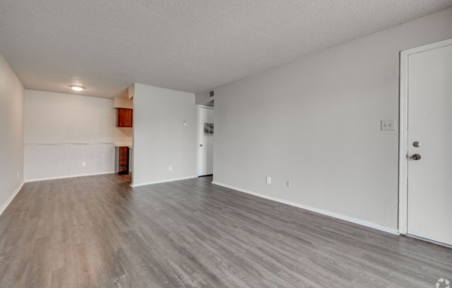 1 bed, 1 bath, 800 sqft, $915, Unit 1612