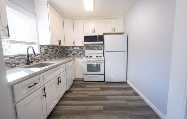 3 beds, 1 bath, $3,195, Unit UNIT B