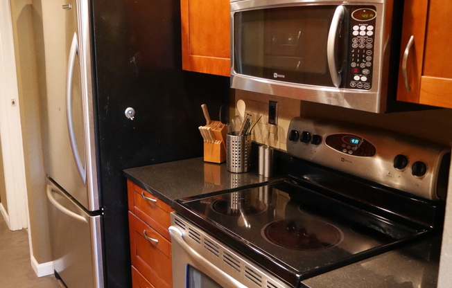 Spacious 1 Bedroom Near Kirkland Waterfront!