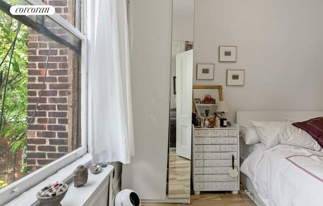 11 CARMINE ST
