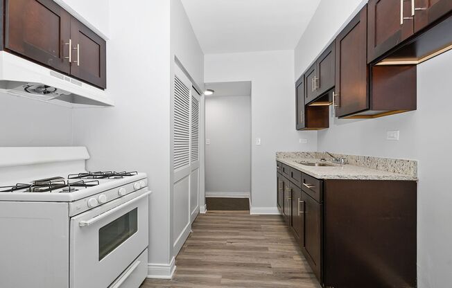 2 beds, 1 bath, 1,000 sqft, $1,495, Unit 4240 - 2W