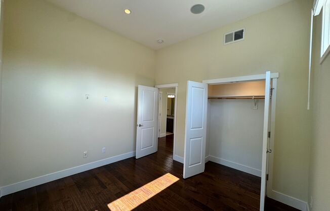 2 beds, 1.5 baths, $4,295