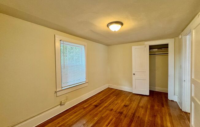 2 beds, 1 bath, $1,800, Unit # 7