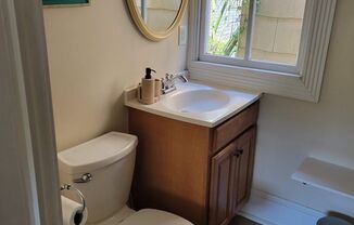 1 bed, 1 bath, $2,000, Unit 10