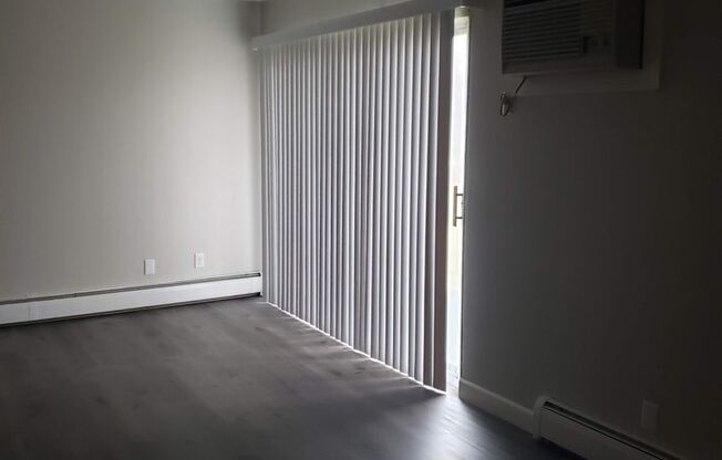 2 beds, 1 bath, 850 sqft, $1,279, Unit 24