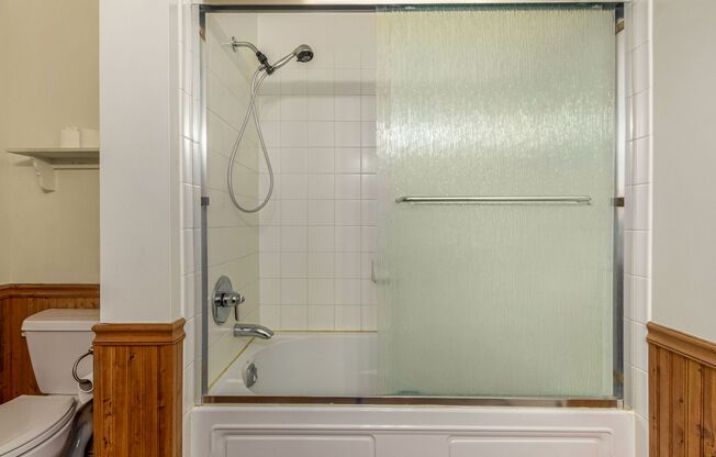 2 beds, 2 baths, $2,100, Unit # 523