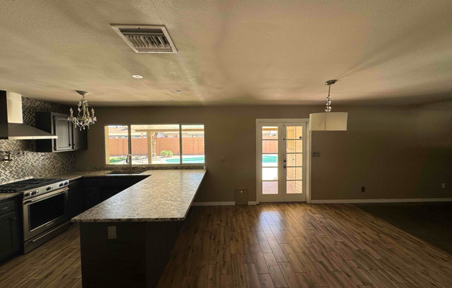1909 E LN JOLLA DR