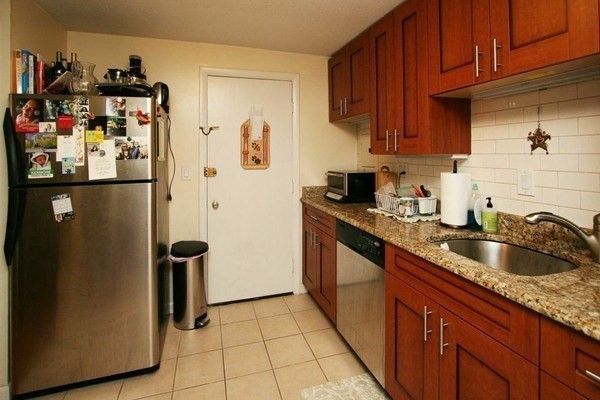 2 beds, 1 bath, 890 sqft, $3,100, Unit 14