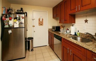 2 beds, 1 bath, 890 sqft, $3,100, Unit 14