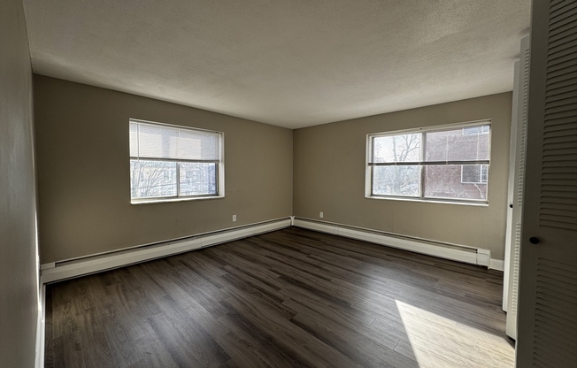 2 beds, 1 bath, 850 sqft, $2,600, Unit 49