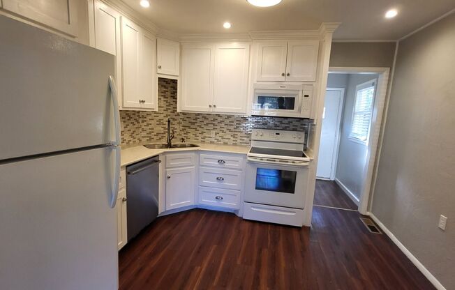 3 beds, 1 bath, $1,550