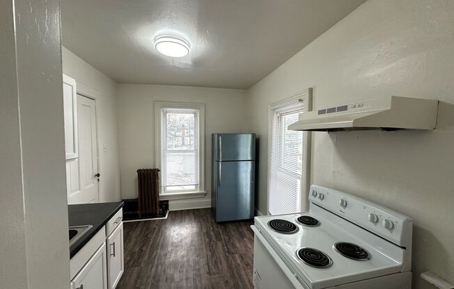 1 bed, 1 bath, $525, Unit 417 - 2