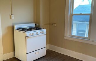 1 bed, 1 bath, 800 sqft, $775, Unit Unit #2 front house
