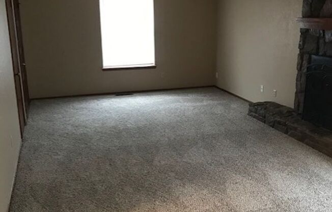 3 beds, 2 baths, $1,300