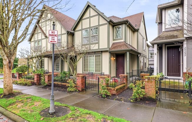 2 Bedroom, 2.5 Bathroom Townhouse in Arbor Villebois!
