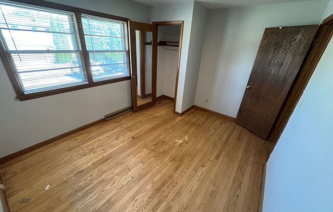 2 beds, 1 bath, $995