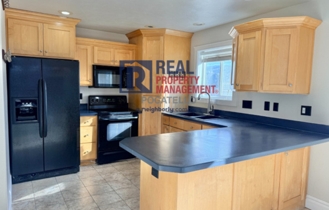 3 bed 2.5 bath 2 car garage house - Pet friendly