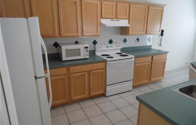 4/2 in Hunters Creek! Gated Community! NO CARPET!