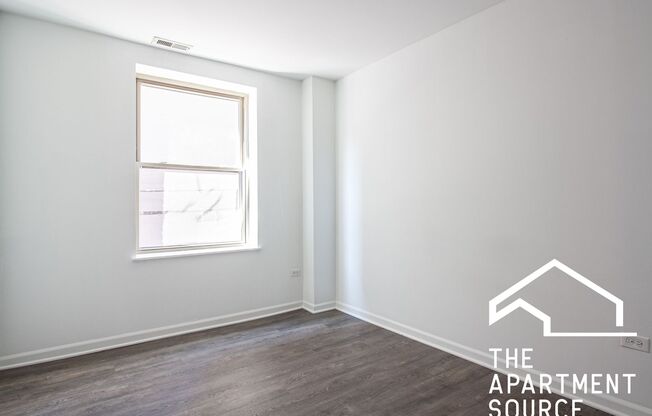 Uptown 1 Bed, Convenient Red Line Location!