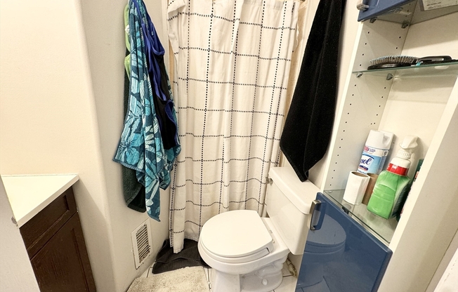2 beds, 1 bath, $2,600, Unit 1