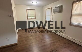 2 beds, 1 bath, $950, Unit 4