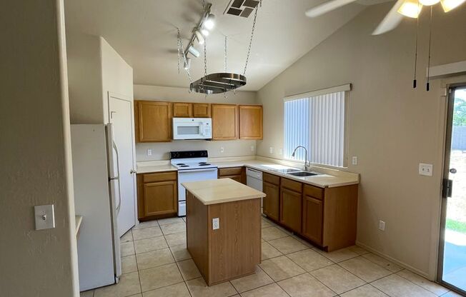 3 Bedroom - 2 story corner lot - Glendale & 99th Ave