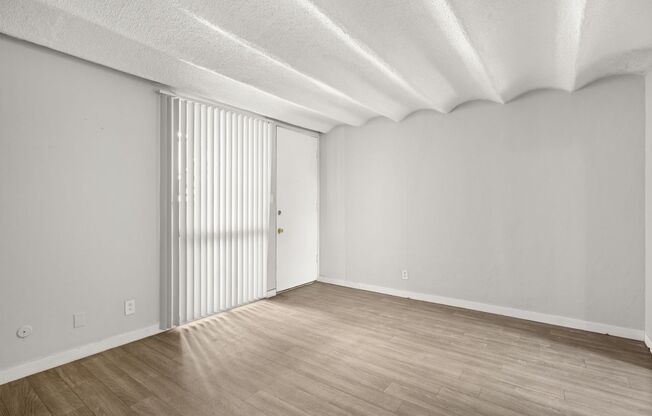 Studio, 1 bath, 420 sqft, $800, Unit 5