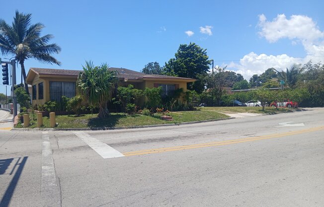 1702 NW 3 ST
