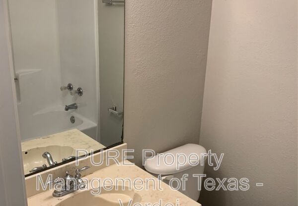 3 beds, 2 baths, 1,300 sqft, $1,795