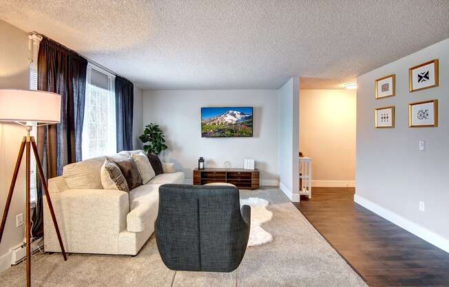 Lakewood Apartments - MOD 83 Apartments - Living Room 4