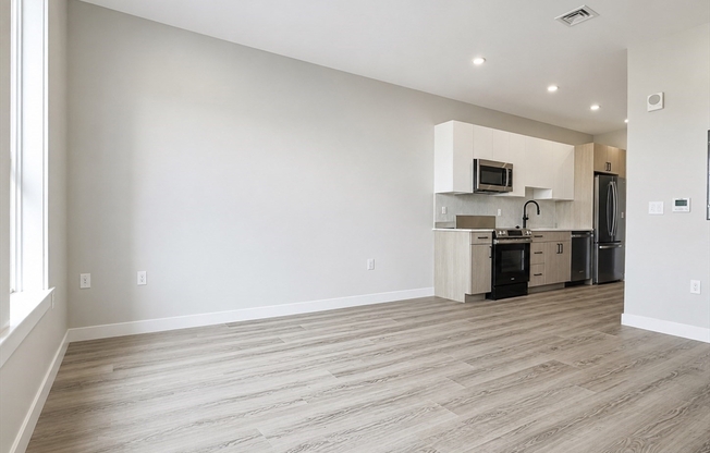 1305 HYDE PARK AVE