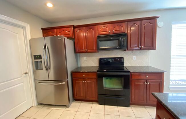 3 beds, 2 baths, $1,595