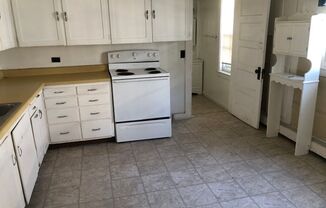 3 beds, 1 bath, $1,905, Unit B