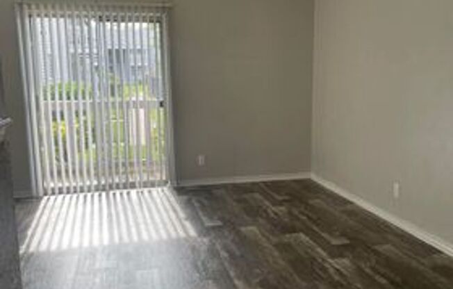 2 beds, 1 bath, 900 sqft, $1,051, Unit 16D