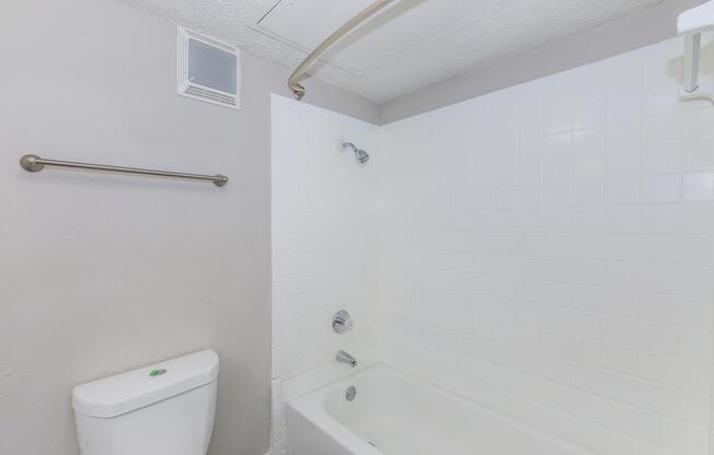 1 bed, 1.5 baths, 706 sqft, $1,160