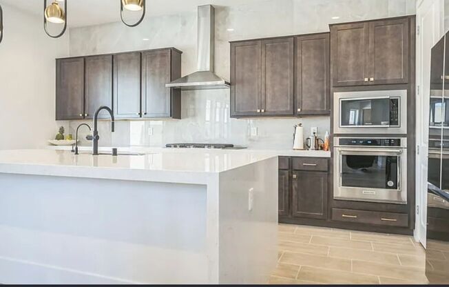 4 beds, 3.5 baths, $4,200