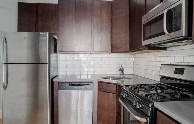 2 beds, 1 bath, 700 sqft, $1,825, Unit 3008-2S