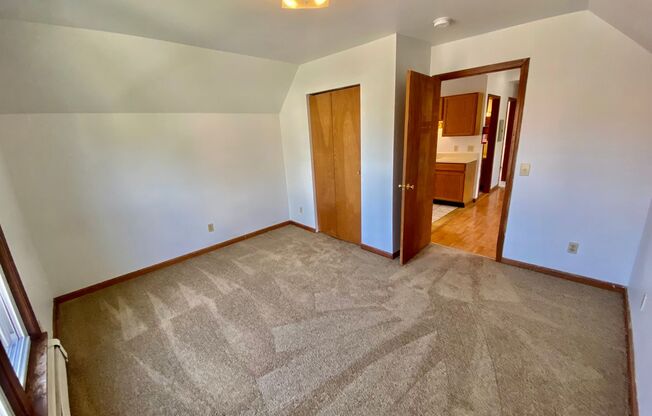 3 beds, 1 bath, $1,450, Unit 3