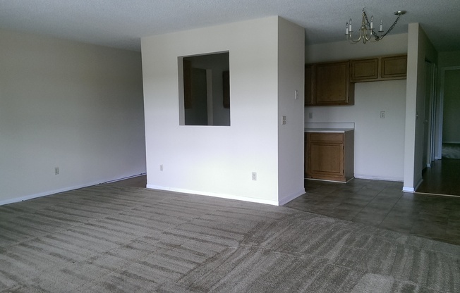 2 beds, 1 bath, $690, Unit 21