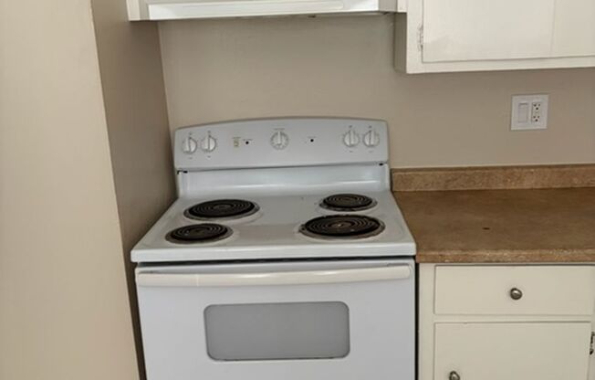 3 beds, 1 bath, 891 sqft, $2,100, Unit 333 South 8th St.