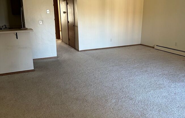 2 beds, 1 bath, $850, Unit 08